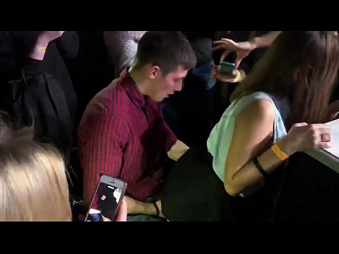 ❤️ Sesso reale in un nightclub russo. Ragazza russa di 18 anni nell'ano e nella vagina scopata in un nightclub ☑ Pornoal it.prendiporno.ru ❤️